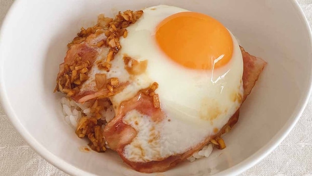 タサン志麻さん「スタミナベーコンエッグ丼」