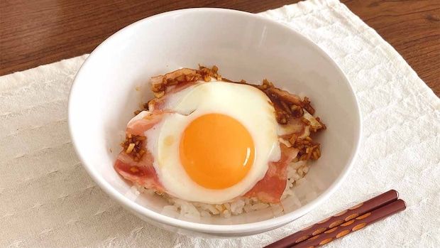 タサン志麻さん「スタミナベーコンエッグ丼」