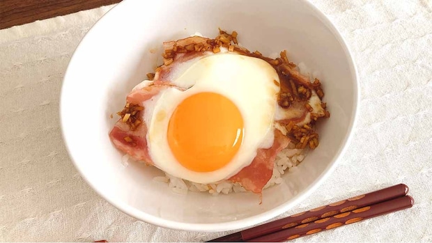 タサン志麻さん「スタミナベーコンエッグ丼」