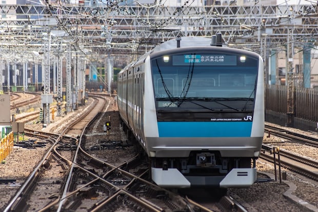 京浜東北線強風で遅延　最大30分遅れにSNS「自然には勝てない」「吊り革も持つ手がちぎれそう」ホームに人が溢れる駅も…