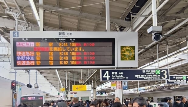 小田急線、今度は窓ガラス破損で遅延　通勤通学ラッシュで連日の遅れに利用者「毎日違う理由ですごすぎる」