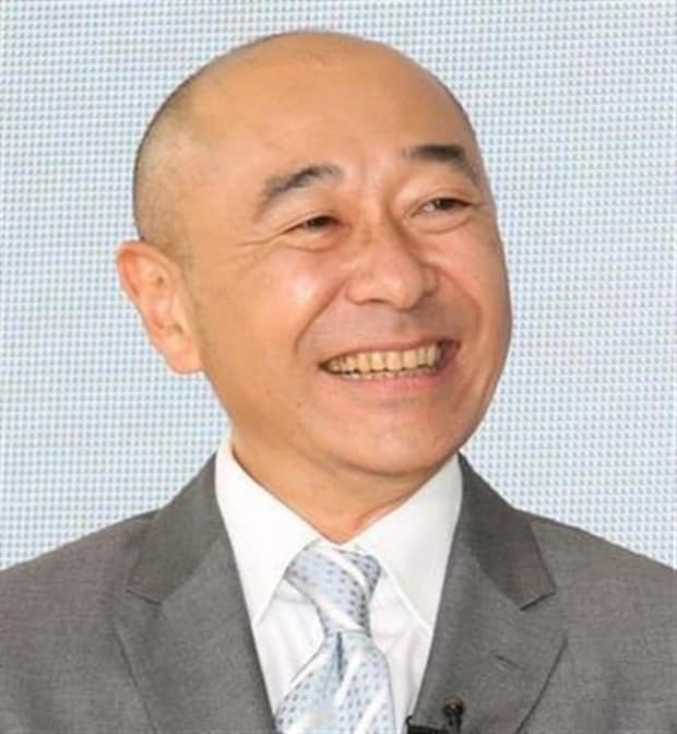 テレ朝「おコメの女」大相撲懸賞旗に続き高橋克実登場！　NHK中継にチラリ、SNS「前代未聞の仕掛け」「映り込みすぎて気になる」