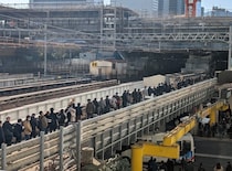 山手線と京浜東北線の運転見合わせ、共通テスト前日のアクシデントに「明日だったら阿鼻叫喚」「代替案を調べて」