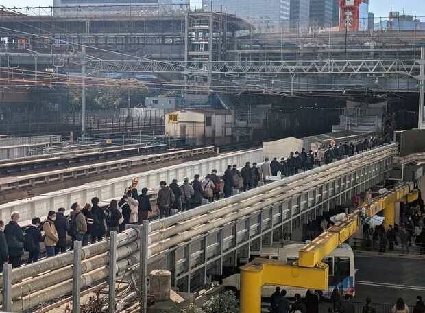 山手線と京浜東北線の運転見合わせ、共通テスト前日のアクシデントに「明日だったら阿鼻叫喚」「代替案を調べて」
