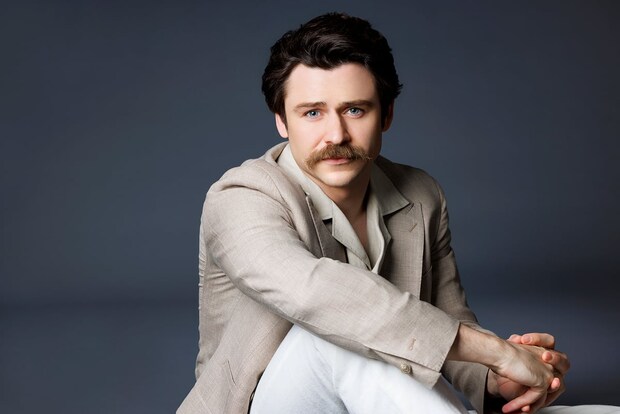 朝ドラ「ばけばけ」“ヘブン先生”トミー・バストウ【インタビュー】おトキちゃん（髙石あかり）に恋した瞬間＆錦織さん（吉沢亮）との関係