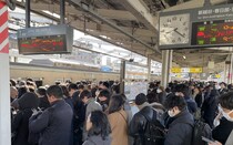 東武スカイツリーライン線路点検で60分遅延、半蔵門線、日比谷線、田園都市線も軒並み遅れ「駅構内に入れずマックも満席」「控えめに言って地獄」