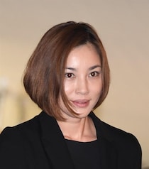 瀬戸朝香、15センチバッサリの“激変”新ヘア披露！　知的な黒縁メガネ姿に「さらに可愛くなった」と絶賛の声