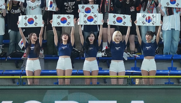 WBC侍ジャパン戦、左翼席に現れた韓国チアに熱視線 台湾チアに負けない“美貌”も独占配信Netflixに映らず「せっかく入ったのに」「映して!」と悶絶