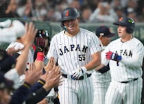 WBC侍ジャパン・村上宗隆、衝撃の満塁弾！　不振を払拭する“確信歩き”に東京ドーム熱狂　大谷翔平との絆も話題に