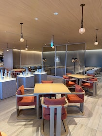 緊急連載：イヌイのWBC観戦記 #1　マイアミへの道：ラウンジのカレーと、ネトフリが変えた遠征の風景