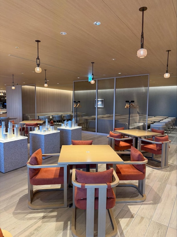 緊急連載：イヌイのWBC観戦記 #1　マイアミへの道：ラウンジのカレーと、ネトフリが変えた遠征の風景