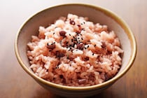 いわき市給食「赤飯2100食廃棄」騒動　なぜ「もったいない」で済まない問題なのか