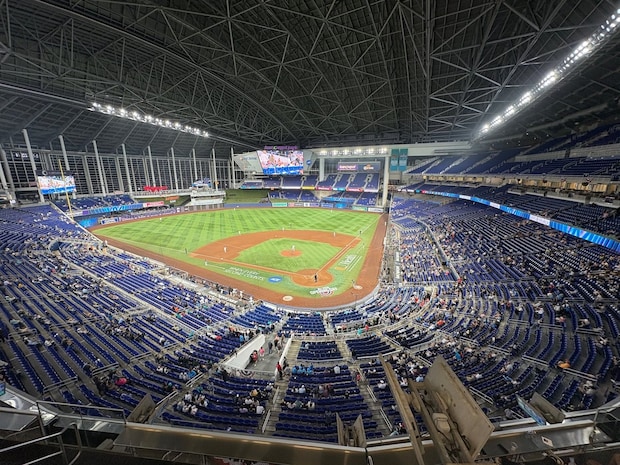 村上宗隆のメジャー初適時打も空席に響く　WBC決勝の舞台「ローンデポ・パーク」が直面する、観客6000人台の冷酷な現実