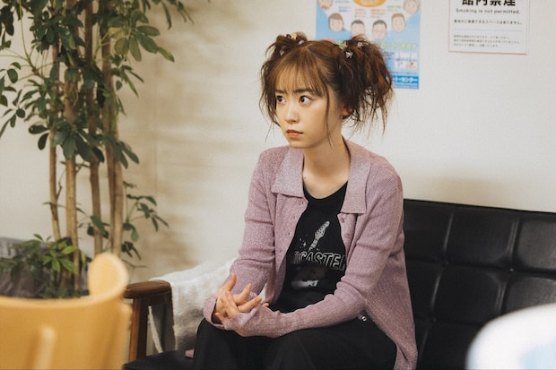 「時すでにおスシ」愛華（杏花）のバンドは「キッズウォー」ツインテールは“茜”井上真央オマージュ？「『secret base～君がくれたもの～』歌ってる？」