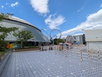 嵐の活動終了まであと2日、東京ドームに早くもファン　名曲響くなかグッズ売場も急ピッチ設営中