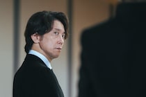一次元の挿し木【考察】いきなり怪しい義父（佐々木蔵之介）“不穏ムーブ”に戦慄「目が怖い」「ロクゼロって何？」