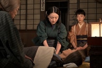 風、薫る【7/8第73回】直美（上坂樹里）長屋へ急ぐ！予告の「涙」はトヨ（松金よね子）との別れの伏線か