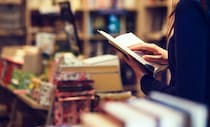 ネット広告疲れで「紙の本」が再評価？「通知ゼロ」「充電不要」共感広がる理由