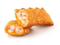マクドナルド「チーズベーコンポテトパイ」が今年も限定復活　とろーりチーズとサクサクパイがやみつきに