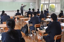 なぜ日本のアニメは「高校モノ」ばかり？海外YouTuberの考察に「雑な日本論」と批判続出