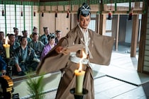 豊臣兄弟！【池松壮亮】秀吉「敦盛」→家宝の草履を仏前に…「信長さまに憧れるのをやめた」の声
