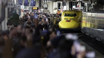 「ドクターイエロー」停車中に非常ボタン押し新幹線妨害か　夏休みに続出「撮り鉄」マナーと「非常ボタン」