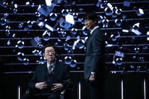 VIVANT【考察】野崎（阿部寛）の元部下リュウが鍵？「乃木に似ている」前作の伏線とドラムが持つ写真の謎