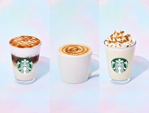 スタバ、自分で仕上げる「マイ カスタマイズ バー」設置　コロナ禍で縮小したコンディメントバーが復活