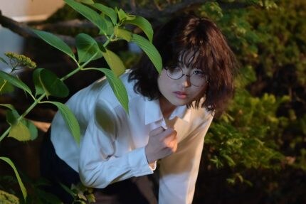 「スクープのたまご」“日向子”奥山葵が墓地で緊迫の張り込み 「週刊誌の仕事も大変」「日向子、頑張れ」