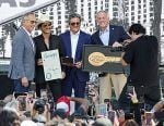 ブルーノ・マーズ、米ラスベガスで【ザ・ロマンティック・ツアー】開幕＆ザ・ストリップの鍵を授与