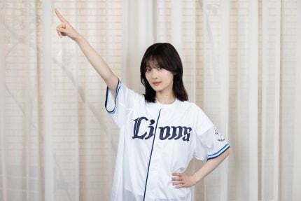 山下美月が“かつてなく最高の主人公”に 「自分も成瀬あかりのような人間に近づきたい」舞台「成瀬は天下を取りにいく」【インタビュー】