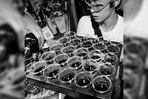 “飲み干すように生きろ”  新世代ヒップホップクルー THE SAMURAI SQUAD、最新曲「人生一気」MVプレミア公開