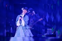 前島亜美 初の生バンドを迎えた2ndワンマンで全16曲を熱演／公演の模様はTBSチャンネル1で放送決定