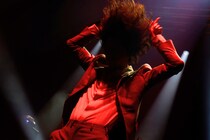 ドレスコーズ 3月4日発売最新ライブ映像商品『grotesque human』から「人間不信」公開