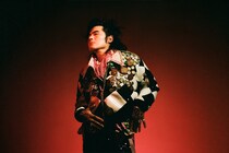 高岩遼『Ain’t Nobody’s Business』リリースとワンマンライブ開催を発表、アー写公開