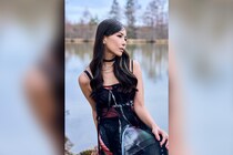 ロックギタリストSAKI、メジャーデビューAL『PLUVIA』新ビジュアル公開＆イベント決定