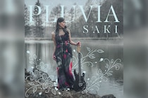 ロック・ギタリストSAKI ソロメジャー・デビュー・アルバム『PLUVIA』ジャケット写真公開　世界的ギタリスト　ガス G. 参加決定