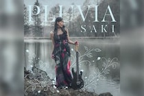 ロック・ギタリストSAKI ソロメジャー・デビュー・アルバム『PLUVIA』ジャケット写真公開　世界的ギタリスト　ガス G. 参加決定