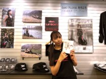 ロック・ギタリストSAKI ソロメジャー・デビュー・アルバム『PLUVIA』発売記念ポップアップストア一日店長大成功