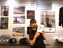 ロック・ギタリストSAKI ソロメジャー・デビュー・アルバム『PLUVIA』発売記念ポップアップストア一日店長大成功