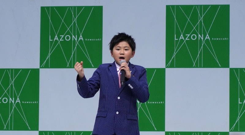 西山琳久 デビュー曲「おんじい」を熱唱、“小学生演歌歌手” が堂々の歌声で観客を魅了