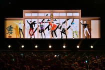 超人的シェアハウスストーリー『カリスマ』史上初の3DCG LIVE「凡人社プレゼンツ カリスマハウスツアー 2026夏」レポート