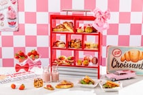 東京都新宿区：苺と50年代の米国をテーマにしたピンクポップなパン尽くしアフタヌーンティー、12月27日より登場