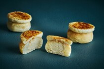 品川プリンスホテル：南国風ブリュレメニュー「バナナシブーストのせ ミニくりーむパン」八天堂とのコラボで誕生