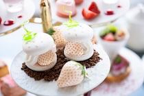 希少な白苺＆あまおう使ったキュートな”映え”苺アフタヌーンティー、26年1月6日より東京・芝公園に期間限定登場