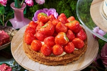 沖縄県：ご褒美苺スイーツ勢揃い　プリンセス気分味わえるランチ&スイーツビュッフェ、26年1月24日より曜日限定開催