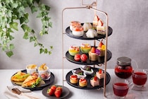 博多区：10種のスイーツと3種のセイボリーで構成されるこだわりの苺アフタヌーンティー、12月26日より期間限定展開