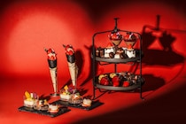 東京都江東区：「東京ベイ潮見プリンスホテル」開催中の苺アフタヌーンティーがシックなバレンタイン仕様に変身　26年2月1日より2週間限定展開