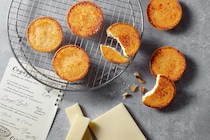 お取り寄せ：天面のチーズをキャラメリゼ「琥珀のチーズタルト コガッジオ」3月末まで新発売中