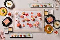 ザ・プリンス 京都宝ヶ池：彩り豊かな苺スイーツを額縁風プレートに配置　”桜アート”になるアフタヌーンティー、3月1日より数量限定展開